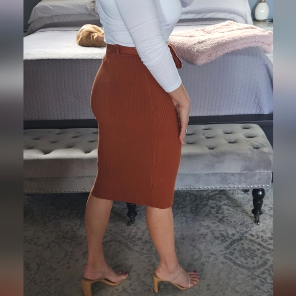 Brown sweater pencil skirt - Picture 4 of 16